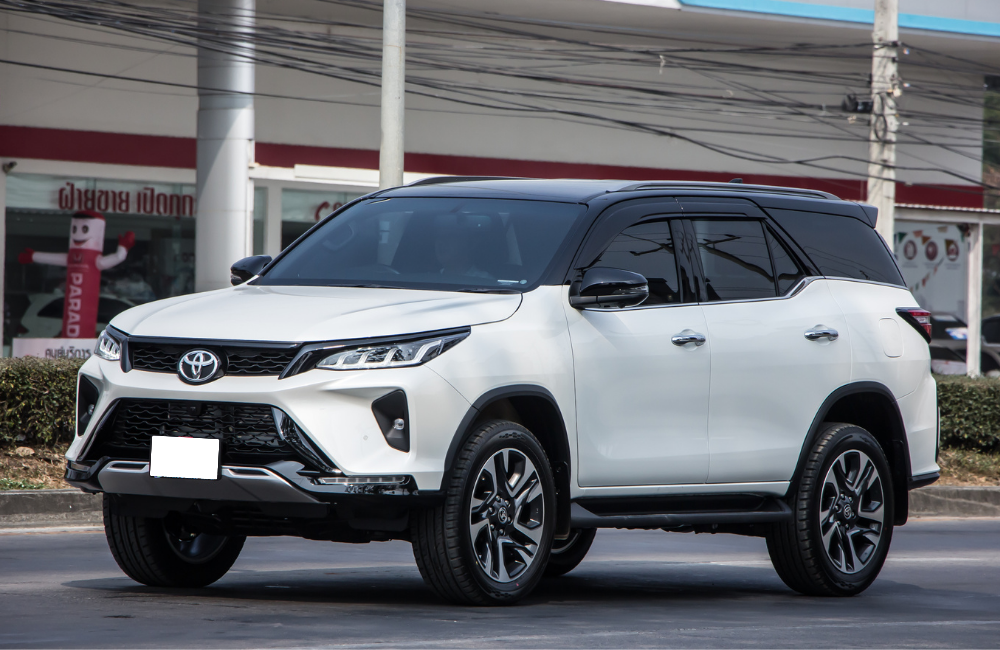 รถออฟโรด Toyota Fortuner 4WD