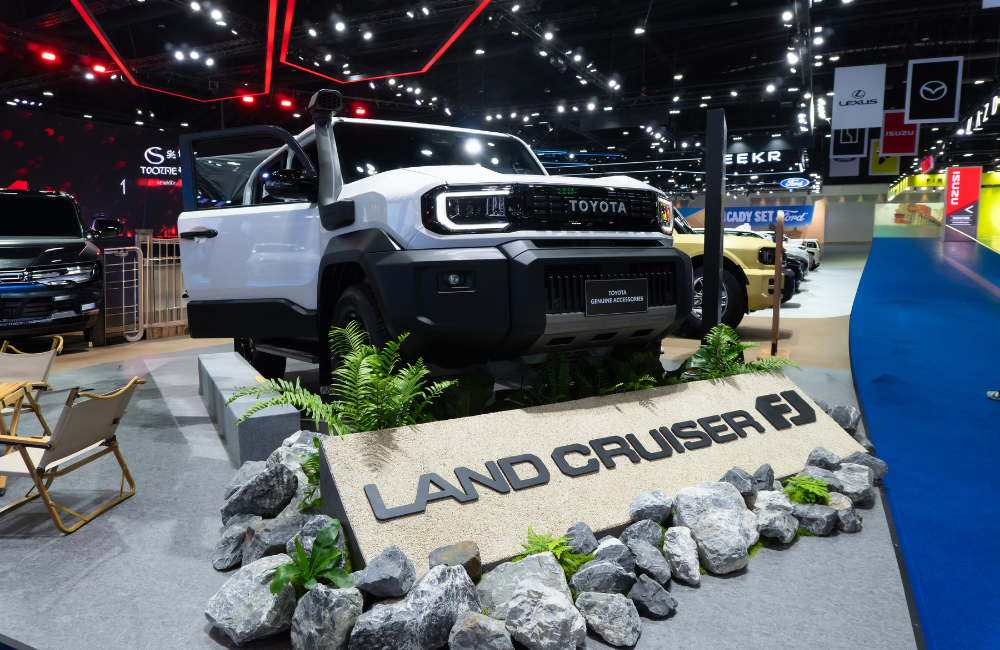 รถออฟโรด Toyota Land Cruiser FJ